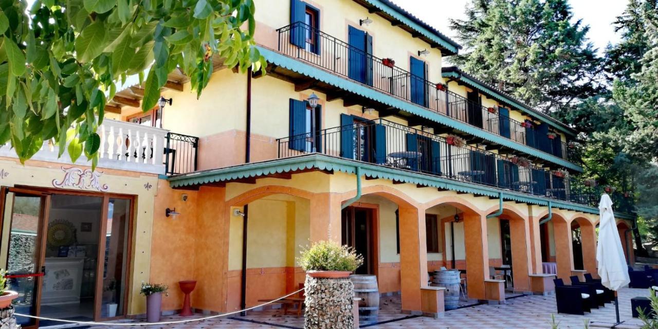 Hotel La Valle delLʼAquila Esterno foto